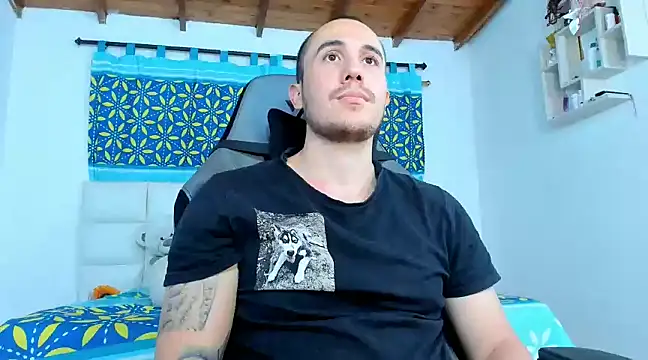 Snapshot of juan__jimenez chatting on February 21, 1:33 am juan  jimenez online show from February 21, 1:33 am
