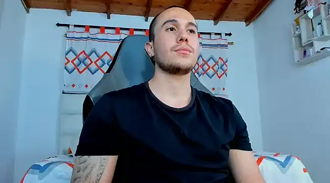 Snapshot of juan__jimenez chatting on March 19, 4:25 am juan  jimenez online show from March 19, 4:25 am