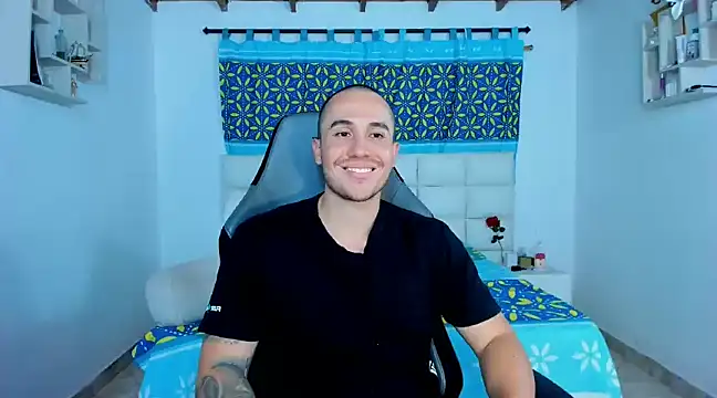 Snapshot of juan__jimenez chatting on January 26, 12:05 am juan  jimenez online show from January 26, 12:05 am