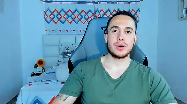 Snapshot of juan__jimenez chatting on December 17, 12:12 am juan  jimenez online show from December 17, 12:12 am