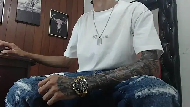 Snapshot of GaboReyes chatting on September 10, 3:27 am GaboReyes online show from September 10, 3:27 am