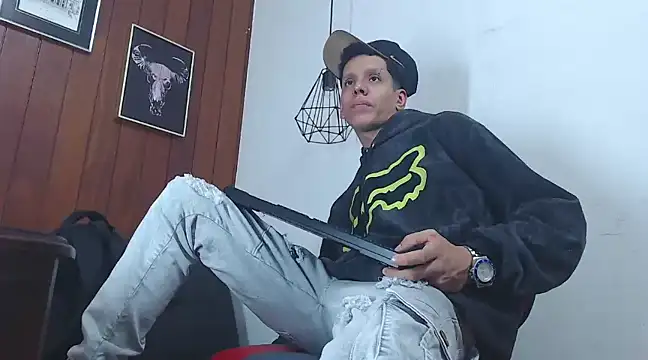 Snapshot of GaboReyes chatting on December 19, 4:56 am GaboReyes online show from December 19, 4:56 am