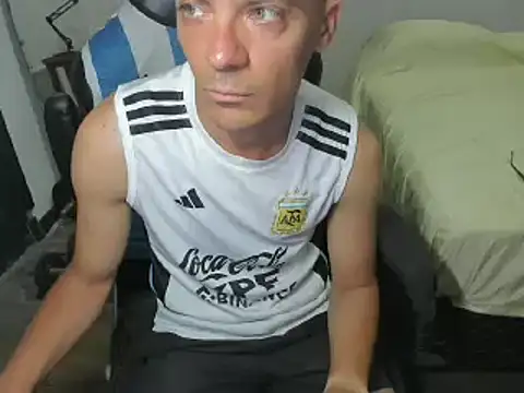 guachin hunk online show from December 18, 8:47 pm