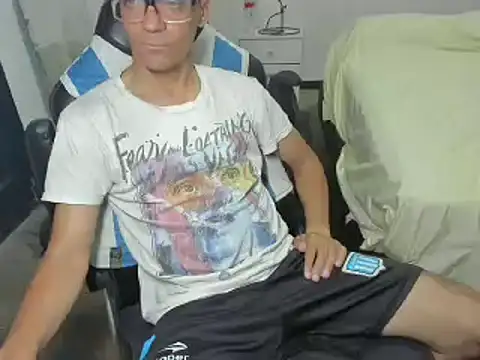 guachin hunk online show from December 15, 3:56 am