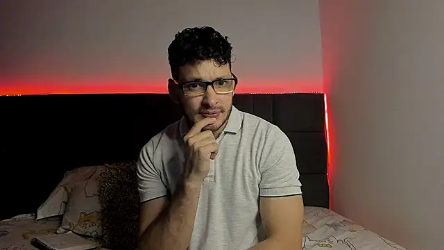 Snapshot of alejandro__2 chatting on September 8, 9:47 pm alejandro  2 online show from September 8, 9:47 pm