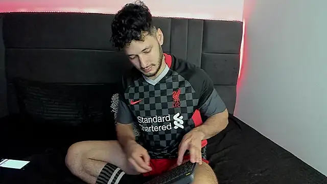 Snapshot of alejandro__2 chatting on September 21, 4:18 pm alejandro  2 online show from September 21, 4:18 pm