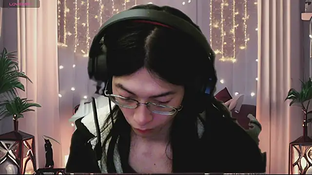 CrytinaSissyCrossdress online show from April 23, 1:35 pm