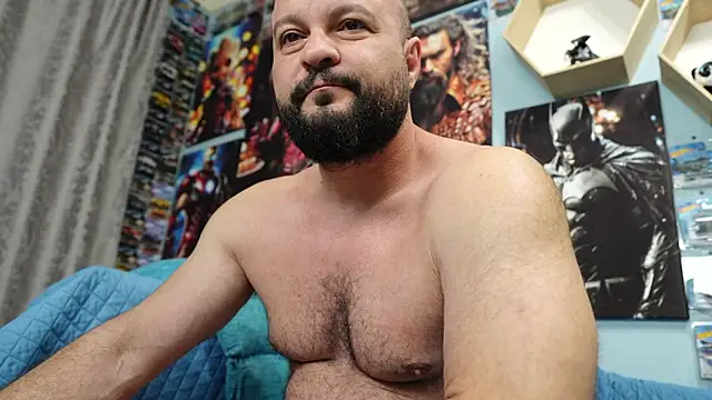Snapshot of Muscle_Bear chatting on October 24, 4:47 am Muscle Bear online show from October 24, 4:47 am
