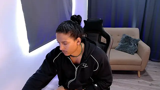 Liam V online show from April 17, 1:47 pm