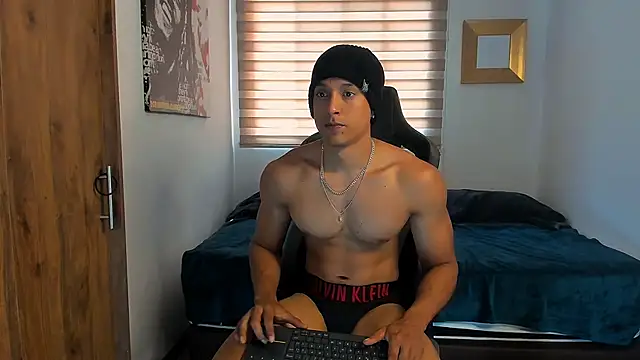 Liam V online show from December 2, 4:18 pm