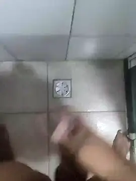 Snapshot of vini4016 chatting on December 19, 11:29 am vini4016 online show from December 19, 11:29 am