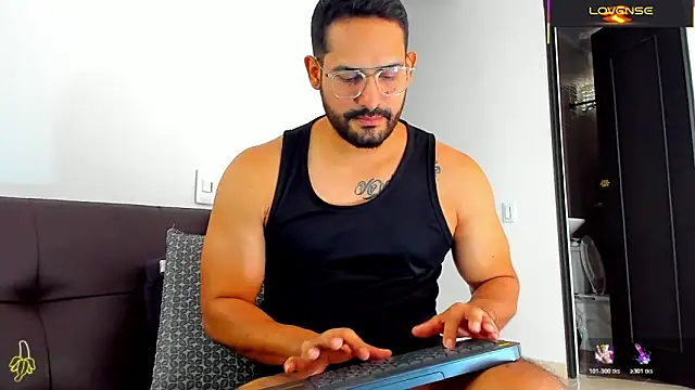 Snapshot of JorsMontero chatting on October 25, 2:19 pm JorsMontero online show from October 25, 2:19 pm