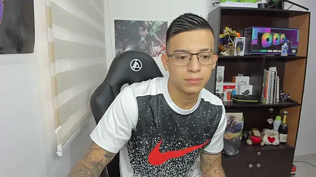 SIXXTOLOVE18 online show from March 5, 4:46 pm