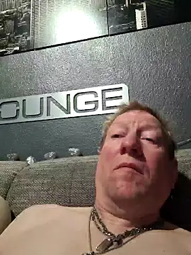 tomtom111111 online show from March 18, 10:13 pm