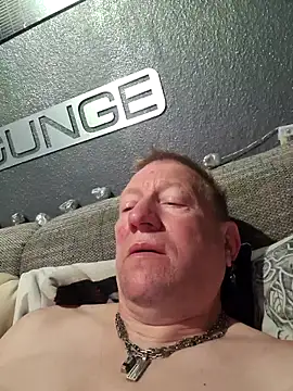 tomtom111111 online show from October 8, 8:24 pm