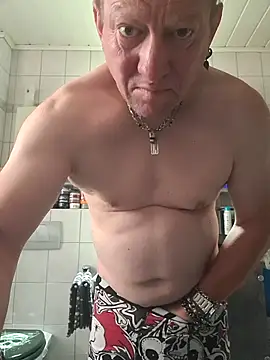 tomtom111111 online show from September 20, 10:04 am