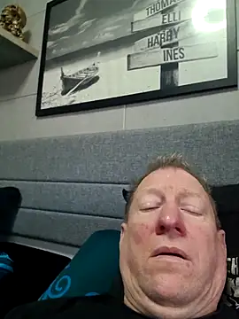 tomtom111111 online show from October 18, 11:48 am