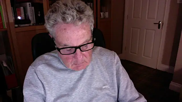 Snapshot of Oldpistolpete chatting on October 11, 7:40 pm Oldpistolpete online show from October 11, 7:40 pm