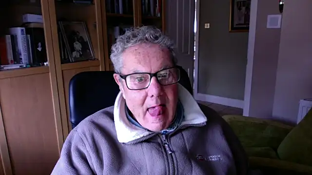 Snapshot of Oldpistolpete chatting on February 26, 9:53 am Oldpistolpete online show from February 26, 9:53 am