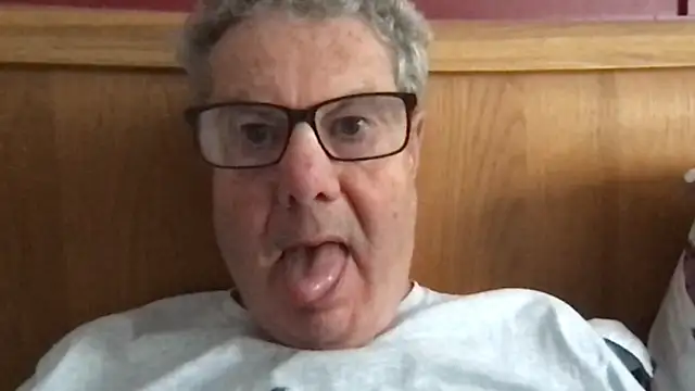 Snapshot of Oldpistolpete chatting on October 21, 9:45 am Oldpistolpete online show from October 21, 9:45 am