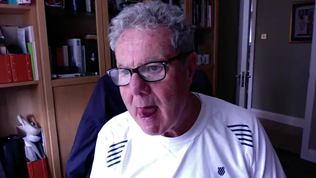 Snapshot of Oldpistolpete chatting on October 7, 3:05 pm Oldpistolpete online show from October 7, 3:05 pm