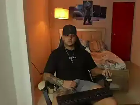 Snapshot of Jake_simons chatting on December 20, 2:08 am Jake simons online show from December 20, 2:08 am