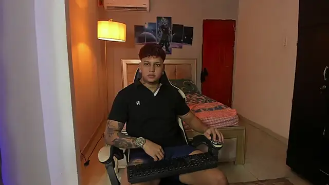 Snapshot of Jake_simons chatting on December 24, 11:33 pm Jake simons online show from December 24, 11:33 pm