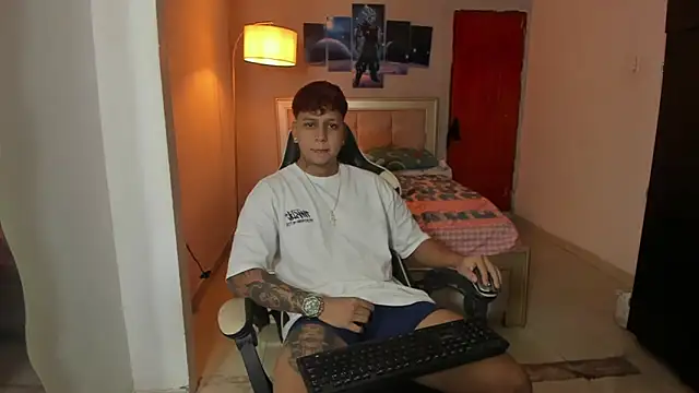 Snapshot of Jake_simons chatting on December 28, 10:36 am Jake simons online show from December 28, 10:36 am