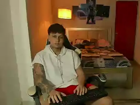 Snapshot of Jake_simons chatting on February 18, 11:52 pm Jake simons online show from February 18, 11:52 pm