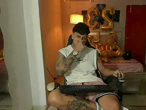 Snapshot of Jake_simons chatting on February 27, 11:04 pm Jake simons online show from February 27, 11:04 pm