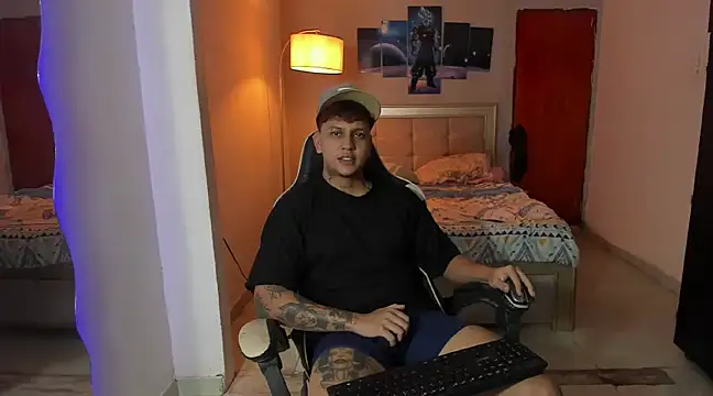 Snapshot of Jake_simons chatting on January 29, 12:56 pm Jake simons online show from January 29, 12:56 pm