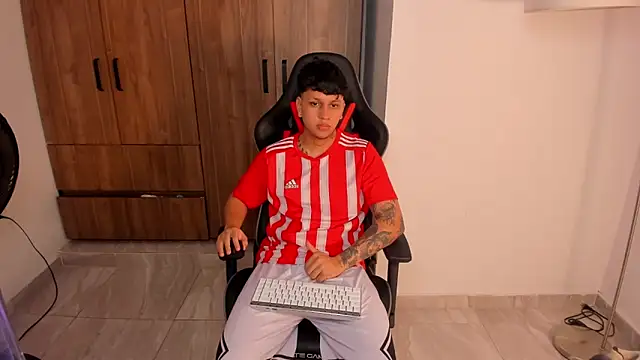 Snapshot of Jake_simons chatting on October 13, 2:39 am Jake simons online show from October 13, 2:39 am