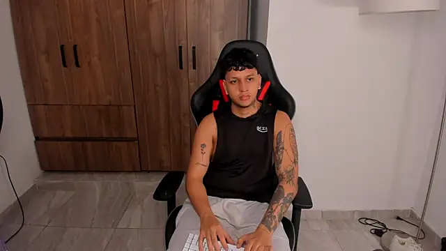 Snapshot of Jake_simons chatting on September 28, 3:15 am Jake simons online show from September 28, 3:15 am