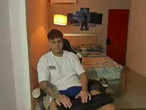 Snapshot of Jake_simons chatting on December 23, 10:33 pm Jake simons online show from December 23, 10:33 pm