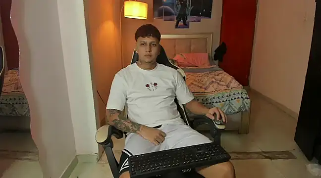 Snapshot of Jake_simons chatting on January 16, 2:30 am Jake simons online show from January 16, 2:30 am