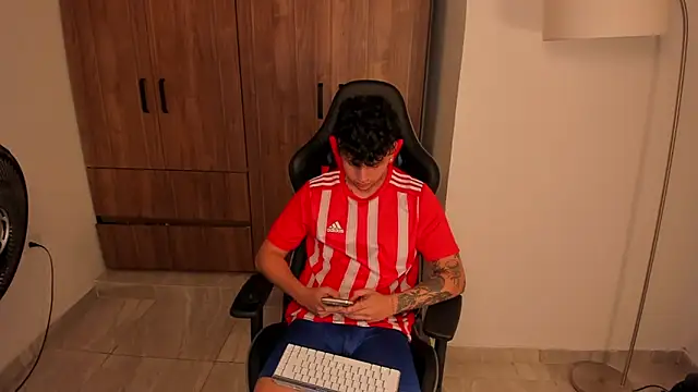 Jake simons online show from December 3, 8:15 pm