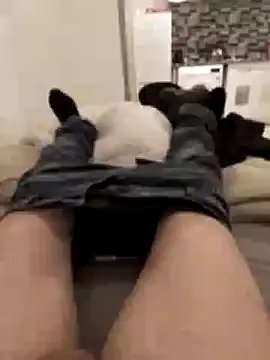 Snapshot of agitnizci13 chatting on December 22, 7:21 pm agitnizci13 online show from December 22, 7:21 pm