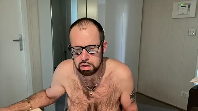 FABIOGLASSES online show from April 19, 5:34 pm