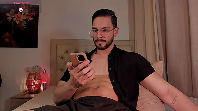 Snapshot of Josseph1_ chatting on October 17, 10:47 pm Josseph1  online show from October 17, 10:47 pm
