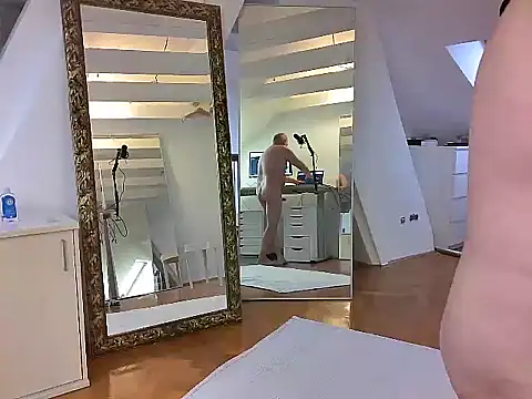 Snapshot of tobi_jerker chatting on January 2, 1:40 pm tobi jerker online show from January 2, 1:40 pm