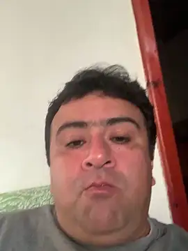 Snapshot of EmilianoGt chatting on October 26, 10:45 pm EmilianoGt online show from October 26, 10:45 pm