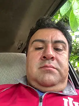 Snapshot of EmilianoGt chatting on October 16, 8:28 pm EmilianoGt online show from October 16, 8:28 pm