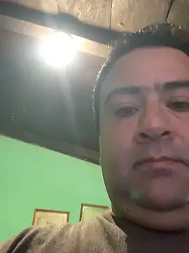 Snapshot of EmilianoGt chatting on October 22, 1:15 pm EmilianoGt online show from October 22, 1:15 pm