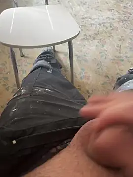 Snapshot of RenaudS-02 chatting on February 12, 12:44 pm RenaudS-02 online show from February 12, 12:44 pm