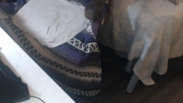 QueenDenizeAndTheCaptain online show from October 3, 5:45 am