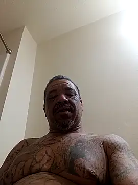 yellowwetfox online show from April 10, 4:25 pm