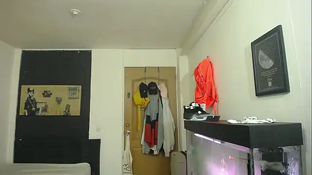 romeolovedark online show from December 31, 4:06 am