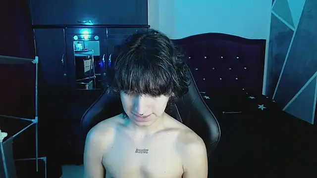 littlextreme online show from April 14, 4:34 am