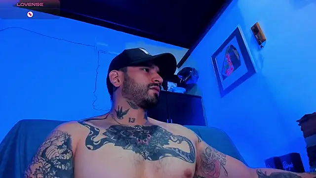 Snapshot of CamiloGray_ chatting on February 2, 1:08 pm CamiloGray  online show from February 2, 1:08 pm