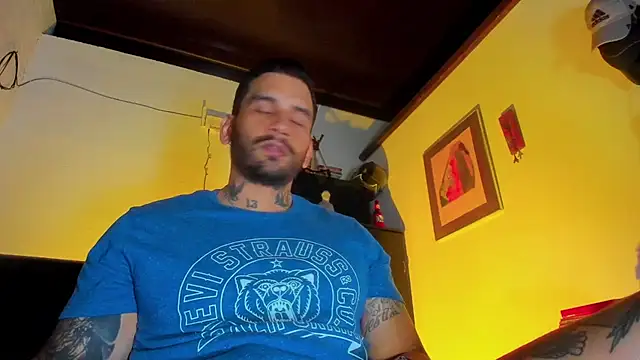 Snapshot of CamiloGray_ chatting on March 21, 1:01 pm CamiloGray  online show from March 21, 1:01 pm